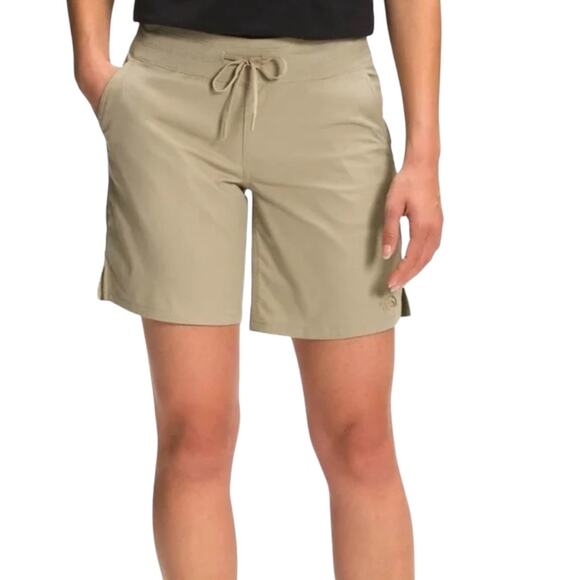 NWT! North Face Hiking Workout Activewear Bermuda Shorts - Size Small - Picture 1 of 9